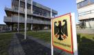 ARCHIV: Das Gebaeude des Bundesverfassungsgerichts und ein Schild mit dem Bundesadler, aufgenommen in Karlsruhe (Foto vom 11.02.09). Am Mittwoch (28.09.11) findet in Karlsruhe der Festakt '60 Jahre Bundesverfassungsgericht' statt. (zu dapd-Text)
Foto: Winfried Rothermel/dapd Foto: dapd