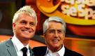 Frank Elstner (rechts), scheidender Moderator der ARD-Show Verstehen Sie Spaß?, zusammen mit seinem Nachfolger Guido Cantz. Der Comedian übernimmt für zumindest zwei Jahre die Show mit versteckter Kamera. Erstmals moderiert der 38-Jährige die Sendung am kommenden Samstag - live aus Halle an der Saale. Foto: dpa