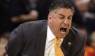 Er hat Grund, sich aufzuregen: Basketball-Trainer Bruce Pearl, der Coach der NCAA Michigan, beim Spiel gegen die Michigan State im Midwest Regional Championship. Das Spiel verlief unerwartet knapp. Foto: ap