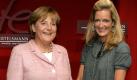 So innig wie mit Bohlen zeigt sich Katja Kessler allerdings nicht mit jedem. Hier mit Bundeskanzlerin Angel Merkel bei einer Bertelsmann-Party im Jahr 2007. Na gut, Spaß scheinen die beiden zu haben. Kessler gehe gern auf solche VIP-Veranstaltungen, sagt die Autorin im Interview mit news.de. Foto: dpa