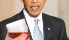 Auf Barack Obama: Nach 100 Tagen im Amt finden zwei Drittel der Amerikanern seine Politik gut. Er hat die Stimmung im Land verbessert. Und das tut Bier meist auch.
 Foto: news.de/ dpa/ istockphoto (Montage)