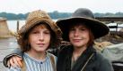 Die Kinderdarsteller Louis Hofmann (links) als Tom Sawyer und Leon Seidel als Huckleberry Finn erwecken alten Lesestoff zum Leben: Sie sind die Protagonisten des Films Tom Sawyer, der zurzeit unter anderem in Neuruppin gedreht wird. Der Streifen kommt Ende 2011 in die Kinos.  Foto: dpa