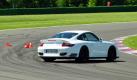 Auch kein sündhaft teueres Profigerät wie ein Porsche 911 Turbo schützt vor einem unfreiwilligen Dreher. Foto: Porsche