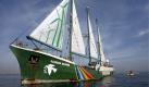 The Rainbow Warrior, a ship of the environmental group Greenpeace as it entres the port of Benoa in Bali, Indonesia, 07 December 2007 during the United Nations Framework Convention on Climate Change (UNFCCC). Indonesia and the UNFCCC jointly host the 13th Session of Conference of Parties (COP13) to the UN Framework Convention on Climate Change and the third Session of Conference of Parties serving as a meeting of parties to Kyoto Protocol. The sessions are expected to create a roadmap of mechanism and procedure of negotiation to establish a new commitment to the Kyoto agreement, the first phase implementation of which expires in 2012. Foto: dpa
