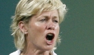 Silvia Neid motiviert die deutschen Spielerinnen bei Olympia in Peking. Foto: dpa