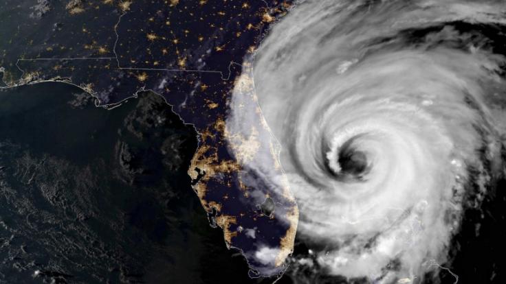 Supersturm Durch Fujiwhara Effekt Meteorologen In Panik Braut Sich