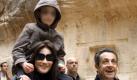 Bis 2007 war die 43-Jährige vor allem wegen ihrer zahlreichenLiebschaften mit verschienen Musikern bekannt. Nachdem ihre Beziehung zum französischen Präsidenten Nicolas Sarkozy öffentlich gemacht wurde, änderte sich das schlagartig. Das Foto zeigt das Paar 2007 gemeinsam mit Brunis Sohn Raphaël beim Urlaub in Ägypten. Foto: dpa