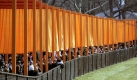 Auch für dieses Projekt brauchte es einen langen Atem bis zur Genehmigung: Die leuchtend orangenen Gates im New Yorker Central Park realisiertenChristo und Jeanne-Claude 2005. Foto: dpa