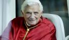Papst Benedikt XVI. setzt heute seinen Besuch in Großbritannien fort. In London will er sich mit Premierminister David Cameron, dessen Vize Nick Clegg und Oppositionsführerin Harriet Harman von der Labour-Partei treffen. Gestern war die Reise des Papstes von der Festnahme mehrerer Terrorverdächtiger überschattet worden. Sie sollen Anschläge geplant haben. Foto: dpa