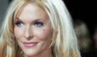 Moderatorin Sonya Kraus trifft am Donnerstag (30.11.2006) anlässlich der Bambi-Verleihung in Stuttgart ein. Mehr als 800 Prominente aus Show-Geschäft, Politik, Kultur und Wirtschaft kommen in der Mercedes-Benz-Welt in Stuttgart zur Verleihung des 58. Bambi-Medienpreises zusammen. Foto: Marijan Murat dpa/lsw +++(c) dpa - Bildfunk+++ Foto: dpa