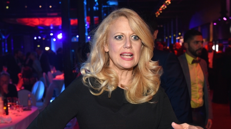 Barbara Schöneberger teilt auch peinliche Momente mit ihren Fans.