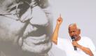 Der indische Aktivist Anna Hazare setzt seinen Hungerstreik fort. Seit nunmehr neun Tagen protestiert der 74-Jährige für ein wirksames Gesetz gegen Korruption. Hazare setzt mit seinem Streik die Regierung mächtig unter Druck. Die Öffentlichkeit verfolgt seinen Protest, der an Mahatma Gandhi erinnert, mit großem Interesse, die Bevölkerung Indiens steht geschlossen hinter Hazare. Foto: dpa