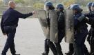 French police officers are seen during a training session in Nice ahead of the G20 summit of Cannes, southeastern France, Monday, Oct. 31, 2011. G20 leaders will gather in Cannes for the final summit of France's presidency Nov. 3 and 4, 2011(AP Photo/Michel Spingler) Foto: dapd