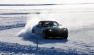 Der winteroffene Mazda MX-5 Racing schlägt sich auf der Eisbahn eindrucksvoll. Die präzise Lenkung und die gute Gewichtsverteilung machen es einem so einfach wie möglich, auf Spur zu bleiben. Foto: pi