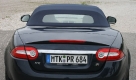 Deutlich gewonnen hat die Traktion des XKR. Hatte der offene Spaßmacher in der Vergangenheit allzu oft Probleme, seine üppige Leistung auf den Asphalt zu bannen, so macht sich das elektronisch gesteuerte Sperrdifferenzial an der Hinterachse nicht nur bei Kurvenfahrten angenehm bemerkbar. Foto: press-inform