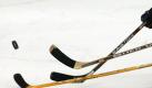 Die Eishockeyspieler des EHC München können weiter auf Puckjagd gehen. Foto: Wolfgang Kumm Foto: dpa