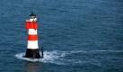 Jahrzehntelang wies er den Schiffen in der Außenweser den Weg, nun ist er wohl das einsamste Hotel Deutschlands. Der Leuchtturm Roter Sand steht fast 30 Seemeilen von Bremerhaven entfernt im Meer. Am 1. November wird das weltweit erste Bauwerk auf offener See 125 Jahre alt. Foto: dapd