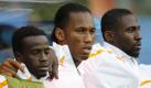 Die wichtigste Personalie des Tages: Der angeschlagene ivorische Star Didier Drogba sitzt nur auf der Bank.  Foto: ap
