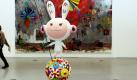 Die Figur Kaikai von Takashi Murakami ist eines von rund 200 Werken internationaler Künstler, die zur Zeit in den Hamburger Deichtorhallen gezeigt werden. Die Ausstellung Zwei Sammler - Thomas Olbricht und Harald Falkenberg ist noch bis zum 21. August 2011 zu sehen. Foto: dpa