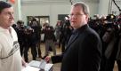 Der SPD-Spitzenkandidat Jens Bullerjahn wirft in seinem Heimatort Ahlsdorf seinen Stimmzettel in die Wahlurne. Bisher regierte in Sachsen-Anhalt eine Große Koalition aus CDU und SPD. Eine Fortsetzung ist nun möglich. Die SPD wollte mit dem derzeitigen Finanzminister Bullerjahn gern selbst den Ministerpräsidenten stellen. Doch sie wurde nur drittstärkste Kraft hinter der CDU und den Linken.
 Foto: dapd