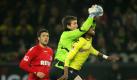 Kölns Torhüter Michael Rensing (Mitte) präsentierte sich im Auswärtsspiel gegen Dortmund in Topform. Foto: dpa