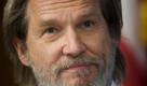 ... den Oscars könnte er ihm allerdings noch streitig machen: Jeff Bridges. Der konnte den Gold-Mann zwar schon im letzten Jahr abstauben, aber warum nicht einmal eine Titelverteidigung? Nominiert ist er für die Hauptrolle im Film True Grit der Coen Brüder, dessen Premiere die Berlinale eröffnen wird. Die beiden Konkurrenten um den Oscar werden sich schwer aus dem Weg gehen können, sowohl Bridges als auch Colin Firth übernachten im Hotel de Rome am Bebelplatz. Foto: dpa