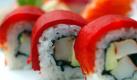 Wer Fisch in rohem Zustand essen will, muss besonders aufpassen. Mit frisch zubereitetem Sushi vom Experten geht man ein geringeres Risiko ein. Foto: ddp