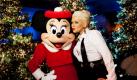 Christina Aguilera trifft Minnie Mouse: Die beiden Berühmtheiten werden gemeinsam bei der Disney Parks Christmas Day Parade auftreten, die am Weihnachtstag vom US-amerikanischen Sender ABC im ganzen Land ausgestrahlt wird. Die Aufzeichnung fand gestern im kalifornischen Anaheim statt.  Foto: dapd