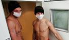 Der Schwimmweltmeister Paul Biedermann und WBO-Boxweltmeister Robert Stieglitz testen in der Teufelsbad Fachklinik Blankenburg im Harz die Kältekammer. Zu Testzwecken verbrachten die Leistungssportler zwei Minuten bei minus 110 Grad in einer Kältetherapiekammer. Hintergrund des Selbstversuchs ist das Ziel, die Leistung von Sportlern zu steigern und ihr Immunsystem zu stärken.  Foto: dpa
