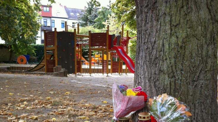 In Köthen geraten zwei Männergruppen in einen Streit. Ein 22-Jähriger stirbt.