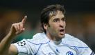 Ob Raúl für den FC Schalke 04 weiter auf Torejagd geht ist noch ungeklärt. Foto: dpa