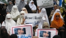 Supporters of Islamic political party Jamat-e-Islami carry plcards during a protest against the murder of Egyptian woman Marwa el-Shirbini in the premisis of a German court, in Karachi Pakistan on 10 July 2009. Marwa el-Shirbini, was stabbed 18 times by a German man of Russian descent as she was about to give evidence against him in an appeal case in Dresden. EPA/REHAN KHAN +++(c) dpa - Bildfunk+++ Foto: dpa