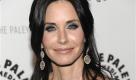 Actress Courteney Cox Arquette arrives at the 'Cougar Town' PaleyFest panel discussion in Beverly Hills, Calif. on Friday, March 5, 2010. (AP Photo/Dan Steinberg) Foto: ap