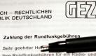 Die Rundfunkgebühren werden nach einem Bericht der Süddeutschen Zeitung im Jahr 2013 wohl nicht über die jetzige Summe von 17,98 Euro steigen. Foto: dpa