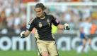 Nadine Angerer: Die Torhüterin war wie so oft beinahe beschäftigungslos. Doch wenn dann doch mal der eine oder andere Ball auf ihr Tor flog, packte sie energisch und souverän zu. In der 82. Minute musste sie dennoch ihren ersten Gegentreffer bei einer WM überhaupt hinnehmen. Gegen den prächtigen Freistoß von Kanadas Christine Sinclair war sie machtlos. Foto: dpa