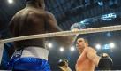 Typisches Bild dieses Kampfes: Herausforderer Kevin Johnson machte mit Vitali Klitschko seine Mätzchen. Foto: dpa