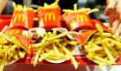 Weil sie zum Frühstück keine Chicken McNuggets bekam, schlug eine Frau in einer McDonald's-Filiale in Ohio eine Angestellte blutig. Die Frau rastete am Drive-In-Schalter des Fast-Food-Restaurants völlig aus. Sie wurde anschließend festgenommen und zu 60 Tagen Haft verurteilt. Der Vorfall ereignete sich nach Angaben der Polizei bereits am Neujahrstag. Foto: dpa