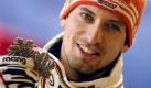 Der deutsche Kombinierer Björn Kircheisen zeigt am Samstag (28.02.2009) nach dem Einzel mit dem Springen von der Großschanze bei der nordischen Ski-WM in Liberec seine Silbermedaillen. Die zweite Medaille hat Kircheisen im Manschaftswettbewerb gewonnen. Die Weltmeisterschaft dauert bis zum 01.03.2009. Foto: Kay Nietfeld dpa +++(c) dpa - Bildfunk+++
 Foto: dpa