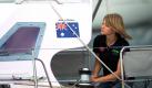 Die junge australische Weltumseglerin Jessica Watson ist in einen schweren Sturm geraten. Dabei ist das Segel ihres Bootes von sechs Meter hohen Wellen zerrissen worden. Nun muss sie auf eine Flaute warten, damit sie das Segel auswechseln kann.  Foto: dpa