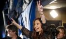 Die argentinische Präsidentin Cristina Fernández de Kirchner ist als erste weibliche Staatschefin Lateinamerikas im Amt bestätigt worden. Nach Auszählung von 58 Prozent der Stimmen kam Fernández auf knapp 53 Prozent, ihr engster Verfolger auf 17 Prozent. In ihrer Siegesrede versprach die 58-Jährige weiter am wirtschaftlichen Aufschwung Argentiniens zu arbeiten. Foto: dapd
