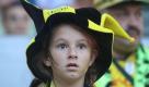 Ein junger Dortmund-Fan beobachtet das Spiel Borussia Dortmund gegen FC Augsburg. Das Spiel endete 4:0. Es darf also davon ausgegangen werden, dass der erschrockene Blick des Kindes sich am Ende der 90 Minuten in Freudentaumel umgewandelt hat. Foto: dapd