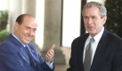 Auch nach innen hat der Regierungschef Probleme. Unter anderem bereiten das marode Rentensystem, die italienische Beteiligung am Irak-Krieg (hier Berlusconi mit US-Präsident George W. Bush) und die hohe Staatsverschuldung Sorgen. Foto: ddp