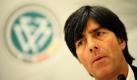 Joachim Löw und die Bundesligatrainer demonstrieren den Schulterschluss für eine erfolgreiche Fußball-WM. Ich hatte absolut das Gefühl, dass wir als Nationalmannschaft Unterstützung erfahren, erklärte Löw nach einer Tagung mit den Ligakollegen auf einer Pressekonferenz. 
 Foto: dpa