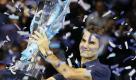 Roger Federer hat mit seinem sechsten WM-Titel die nächste Bestmarke aufgestellt und sich am Saisonende für ein Jahr ohne Grand-Slam-Titel entschädigt. Der Schweizer siegte im Finale der ATP World Tour Finals in London 6:3, 6:7 (6:8), 6:3 gegen den Franzosen Jo-Wilfried Tsonga. Foto: dapd