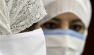 Auch in der Wüste: Saudische Krankenschwestern bereiten eine Imfkampagne gegen die Schweinegrippe vor. Der saudische Gesundheitsminister sagte, niemand werde wegen des Schweinegripperisikos von der Hadsch ausgeschlossen. Foto: ap