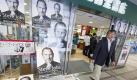 Wie hier in Japan erscheint dieser Tage die Steve-Jobs-Biografie auf der ganzen Welt - und jetzt auch bei uns. Foto: Everett Kennedy Brown Foto: dpa