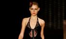 Ein Model führt eine Kreation des Labels Rosa Cha bei der Fashion Week im brasiliansichen Sao Paulo vor.  Foto: ap