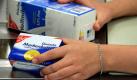 Preise rauf und Preise runter. Die Discounter überbieten sich beim Unterbieten der Preise für Milch und Milchprodukte. Verägert sind darüber vor allem die Bauern, die für ihre Produkte nur geringe Beträge bekommen. Foto: ddp