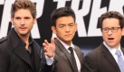 Regisseur Jeffrey Jacob Abrams (rechts) mit den Schauspielern Eric Bana (links) und John Cho. Bana kmpft im neuen Star Trek-Film als Bsewicht Nero gegen die Mitglieder der Sternenflotte. Cho verkrpert den jungen Sulu, der schon auf der Jungfernfahrt der Enterprise am Steuer sa. Foto: dpa