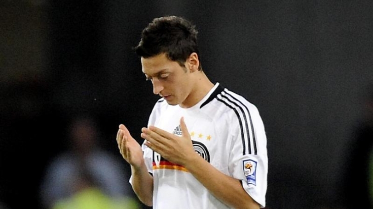 Platz 12: Eine weltmeisterliche Bezahlung bekommt Mesut Özil von Arsenal. 19,1 Millionen Dollar (16,8 Millionen Euro) verdient der Deutsche .